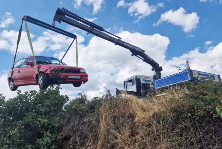 Grúas Eloy Díaz asistencia y rescate de vehículos, asistencia en carretera, taller mecánico móvil reparaciones, transporte y custodia de vehículos, asistencia en viaje 365/24